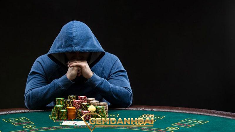 Cách chơi Poker giỏi: Kinh nghiệm phân tích đối thủ