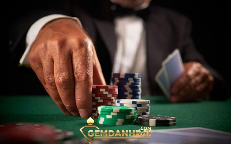 Cách Chơi Poker Chuyên Nghiệp